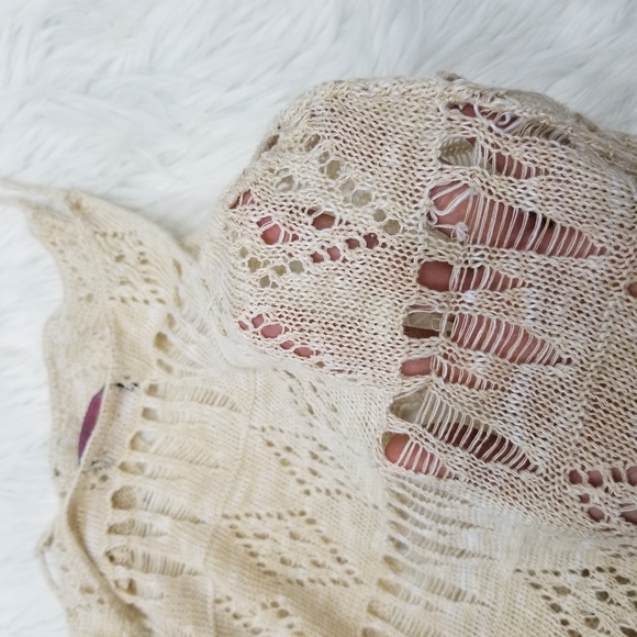 Embroidered Sleeveless Blouse, Cream Color Size M. - Picture 9 of 10